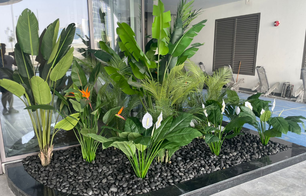 Designer’s Guide: Styling Artificial Tropical Plants for Semi-Outdoor Spaces (Balconies, Patios, Pergolas)